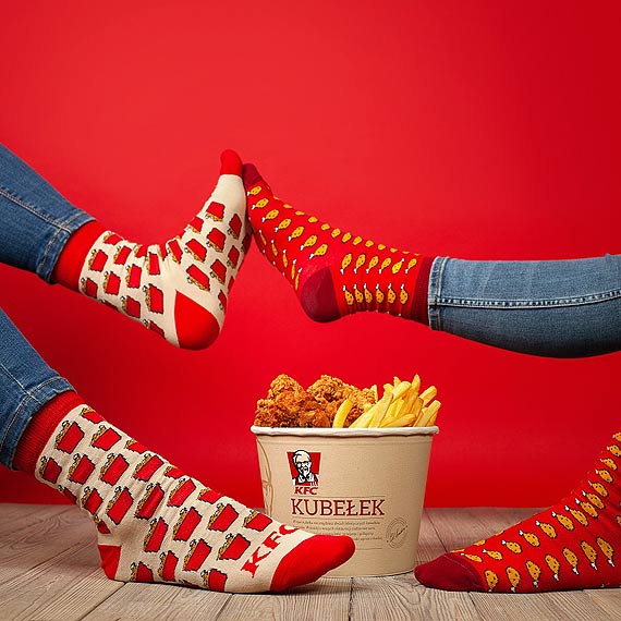 Zakochani w KFC? Kube�ek ��czy w pary!