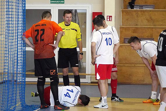 Faworyci z minimalną przewagą