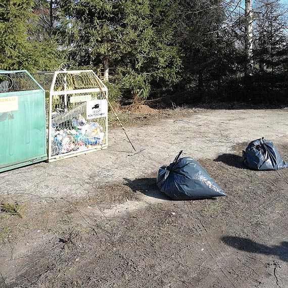 Podrzucono martwe zwierzta w worku 
