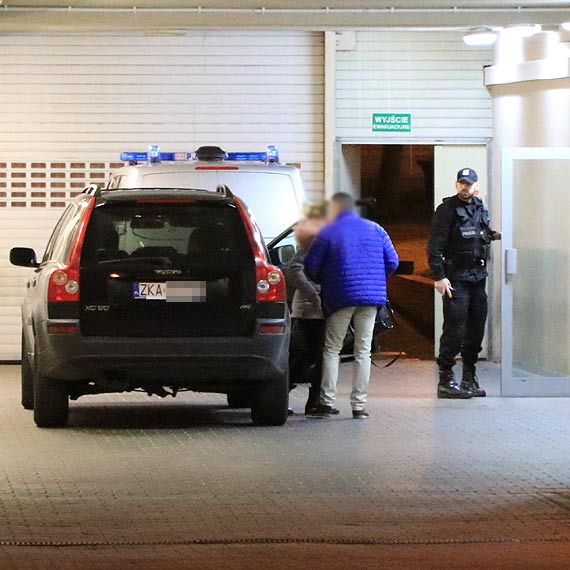 Do szpitala na sygnale - niecodzienny „pilota” policjantw