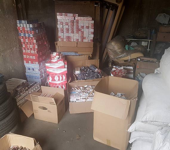 Papierosy i tyto� bez polskich znak�w akcyzy zabezpieczone przez szczeci�skich policjant�w