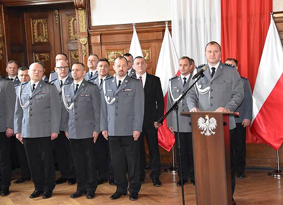 Słowa policyjnej roty wypowiedziało 37 nowych policjantów