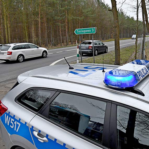 Gwałtowne hamowanie przyczyną stłuczki na DK3