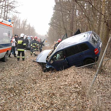 Dargob�dz: Gro�ny wypadek. Dw�jka dzieci trafi�a do szpitala