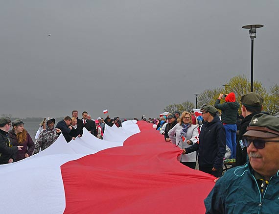 Dzie Flagi Rzeczypospolitej Polskiej 2 maja w Midzywodziu - „cz nas barwy biao- czerwone”. Zobacz film!