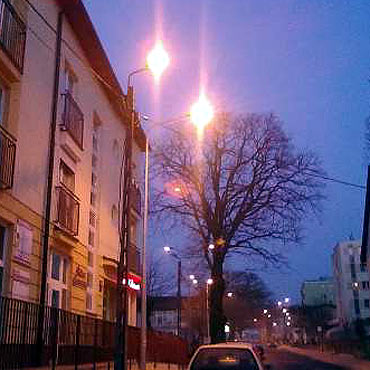 Mi�dzyzdroje: Ulic� Kolejow� o�wietla blisko 100 lamp