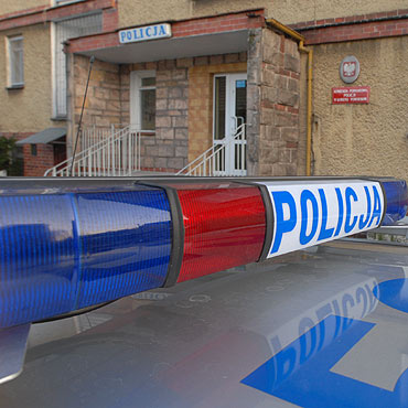 Poszukiwany zrani� no�em policjanta i podpali� mieszkanie