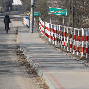 Dargoszewo: Zapada si� nowy chodnik. Nie zap�ac� za fuszerk�