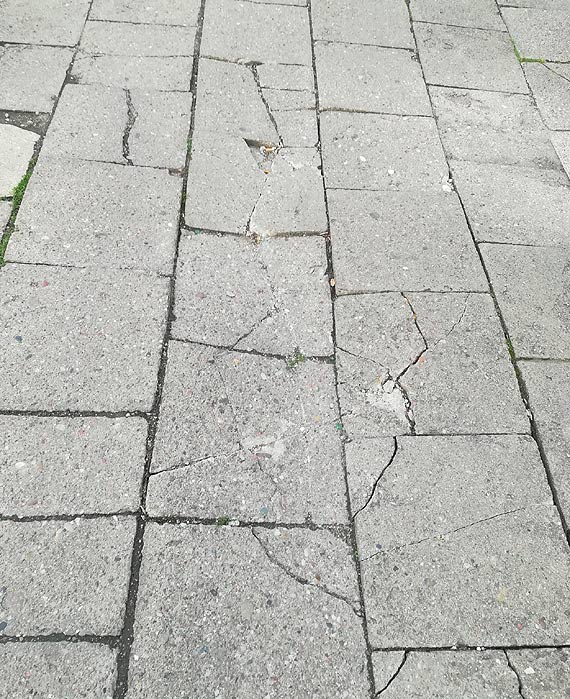 Na ulicy Dworcowej w Kamieniu Pomorskim czyhaj niebezpieczestwa