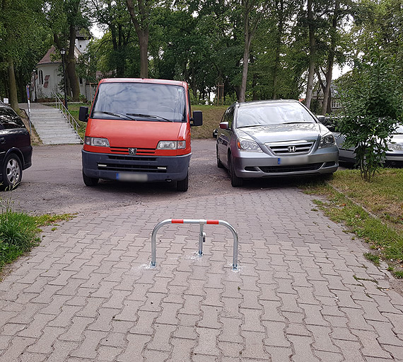 Gocie uzdrowiska blokuj mieszkacom wjazd na ich posesj