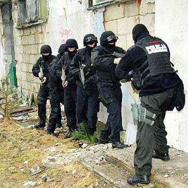 Kamień Pom.: Antyterroryści ćwiczyli zatrzymywanie bandytów