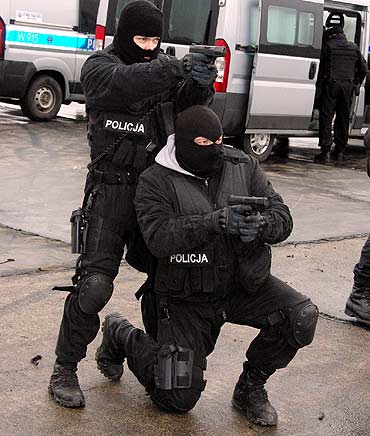 Kamień Pom.: Antyterroryści ćwiczyli zatrzymywanie bandytów