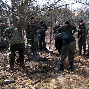 Ekshumacja poleg�ych na froncie dziwnowskim