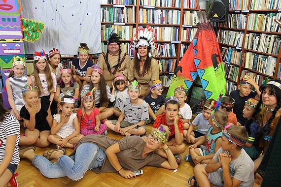 „W indiańskiej wiosce” – rodzinne warsztaty plastyczne w bibliotece