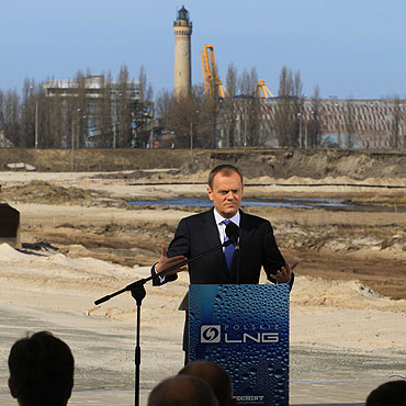 Rozpocz�a si� budowa gazoportu. By�y baloniki, premier i hostessy oraz zakaz wst�pu dla mieszka�c�w