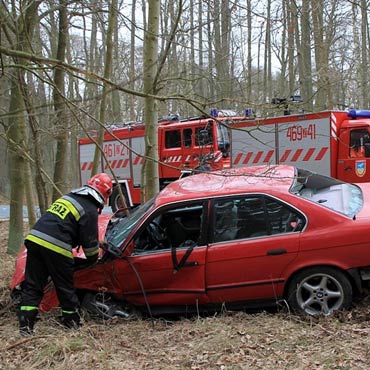 Mi�dzywodzie: BMW omal nie zabi�o id�cych po chodniku rodzic�w z dzieckiem