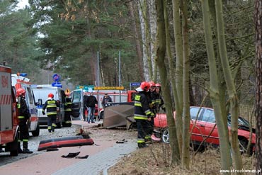 Mi�dzywodzie: BMW omal nie zabi�o id�cych po chodniku rodzic�w z dzieckiem