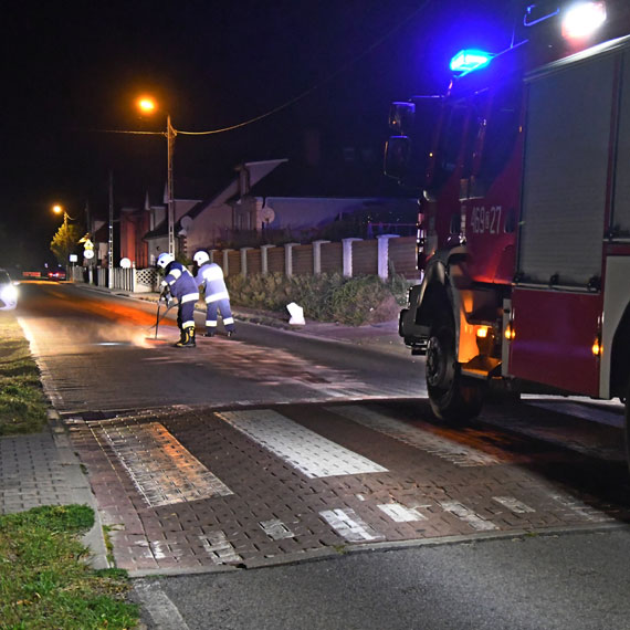 Kierowca zniszczy silnik na progu zwalniajcym w Wicku. Mieszkacy od dawna apelowali o jego rozebranie
