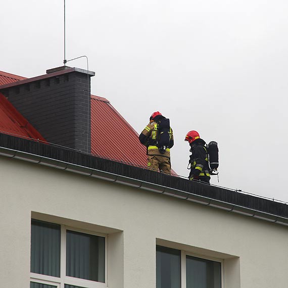 Poar w szkole podstawowej w wierznie! W budynku byo kilkadziesit dzieci! Zobacz film! 