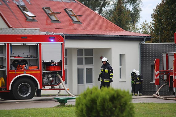 Poar w szkole podstawowej w wierznie! W budynku byo kilkadziesit dzieci! Zobacz film! 