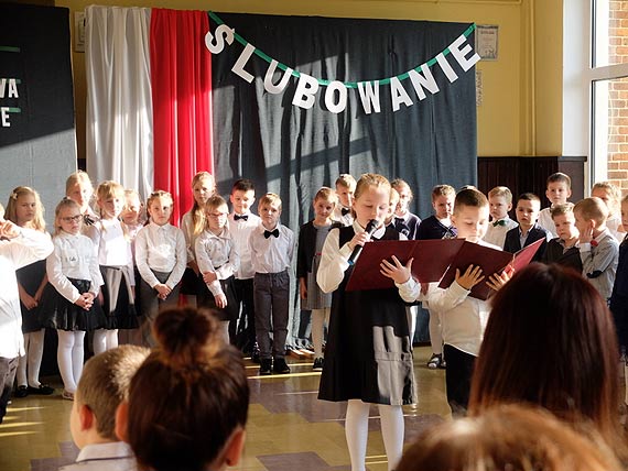 Pasowanie pierwszakw w golczewskiej szkole