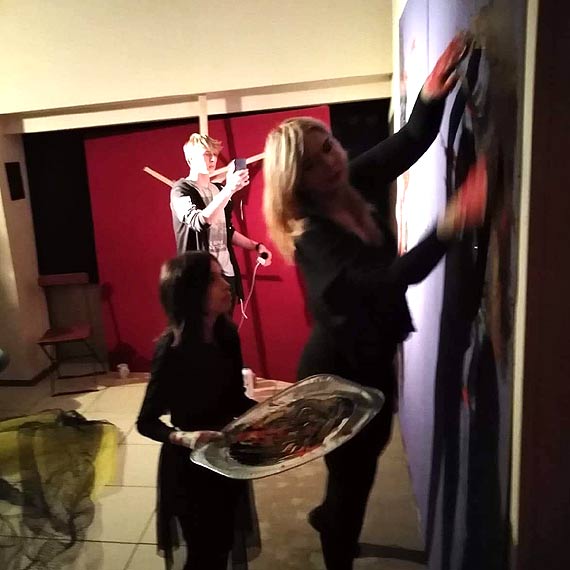 Rze, jak czyni ludzie na przyrodzie - performance przygotowany przez twrcw z Kamienia Pomorskiego