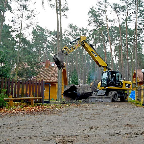 Tajemniczy wykopany wagon w lesie koo Midzyzdrojw