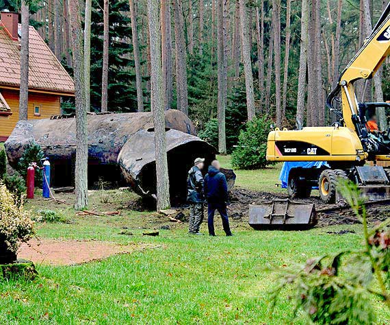 Tajemniczy wykopany wagon w lesie koo Midzyzdrojw