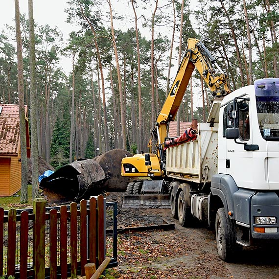 Tajemniczy wykopany wagon w lesie koo Midzyzdrojw