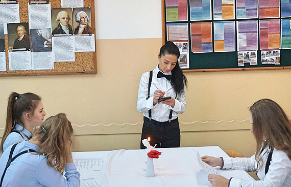 Uczniowie Zespou Szk Ponadpodstawowych w Wolinie na szkoleniu „Wykonywanie usug kelnerskich”