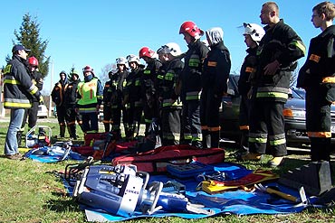 Kołczewo: Uwalniali ludzi uwięzionych w samochodzie