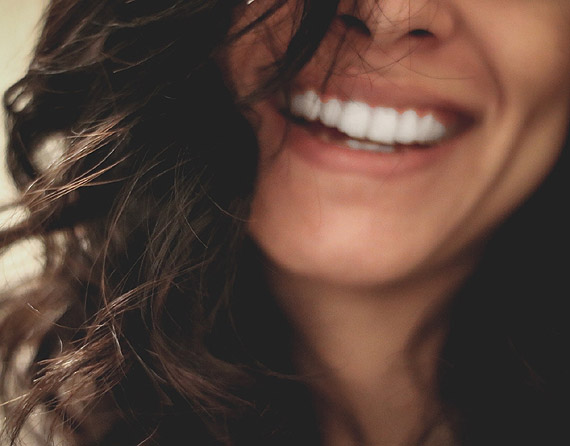 Cykl: Zapytaj stomatologa - Stomatologia estetyczna  - Co to s� lic�wki, jak si� je wykonuje i czemu s�u�y wykonanie takiego zabiegu.