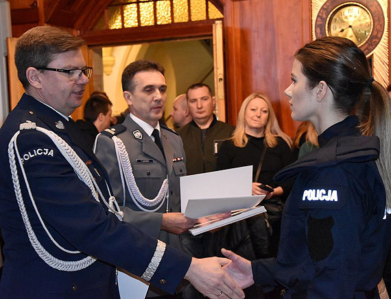 Kolejni nowi policjanci złożyli ślubowanie - Może i Ty chcesz wstąpić w nasze szeregi?
