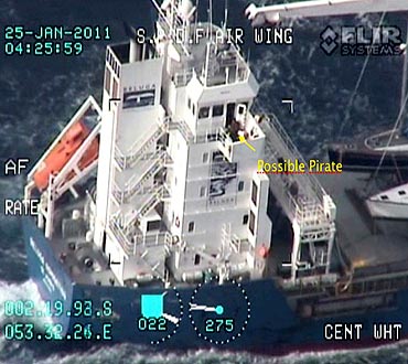 Uwolniono porwany statek z kapitanem ze �winouj�cia