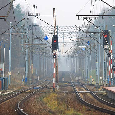 Z�odzieje uszkodzili sie� trakcyjn�. Kursuje komunikacja zast�pcza