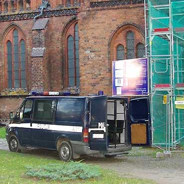 Kamie� Pomorski: Nie m�g� spa� przez pie�ni ko�cielne. Wezwa� policj�