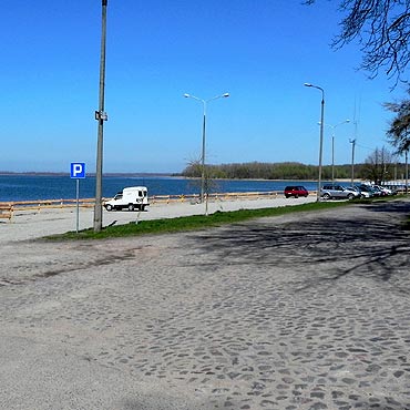 Kamie� Pomorski: Kierowcy mog� parkowa� na tymczasowym parkingu