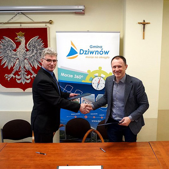Podpisanie umowy na budowę domu kultury