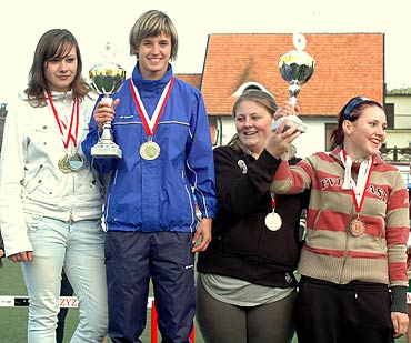Deszcz ich nie przestraszy�. �cigali si� w Mi�dzyzdrojach