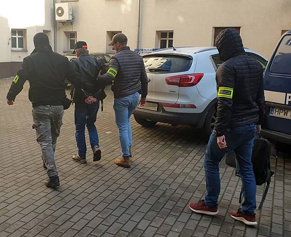 Za po�rednictwem internetu prezentowa� tre�ci pornograficzne ma�oletnim – ustalony i zatrzymany przez kryminalnych ze szczeci�skiego Niebuszewa