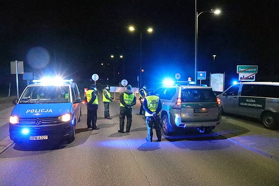 O północy zamknięto granice. Zobacz film!