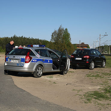 Par��wko: Trzy auta zderzy�y si� przed przejazdem kolejowym