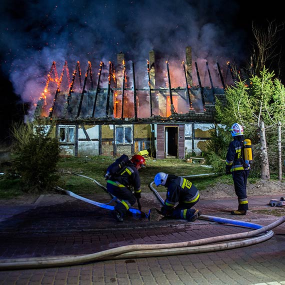 Straacy z Gminy wierzno walczyli z seri podpale. Zobacz fotogaleri!