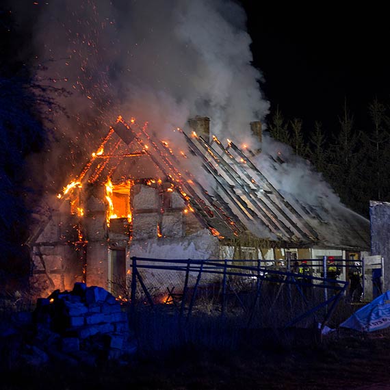 Straacy z Gminy wierzno walczyli z seri podpale. Zobacz fotogaleri!