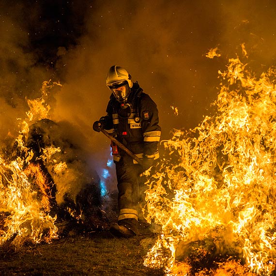 Straacy z Gminy wierzno walczyli z seri podpale. Zobacz fotogaleri!