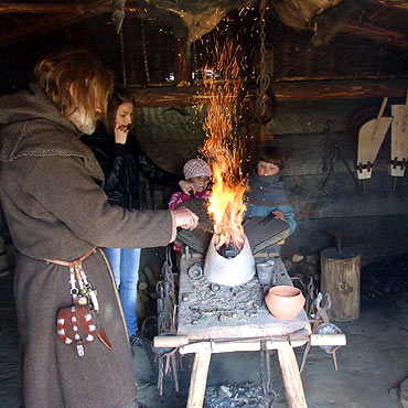 Wolin: Maj�wka u S�owian i Wiking�w