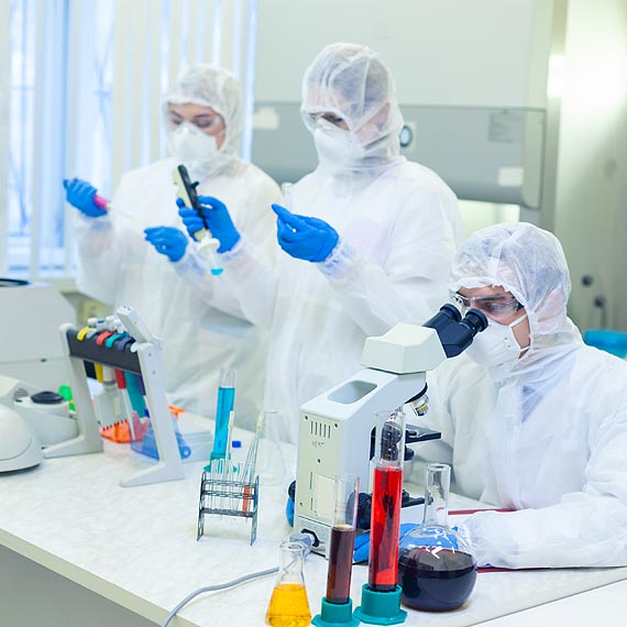 Zaka�enia wirusem SARS-CoV-2. Stan na godz: 17:00