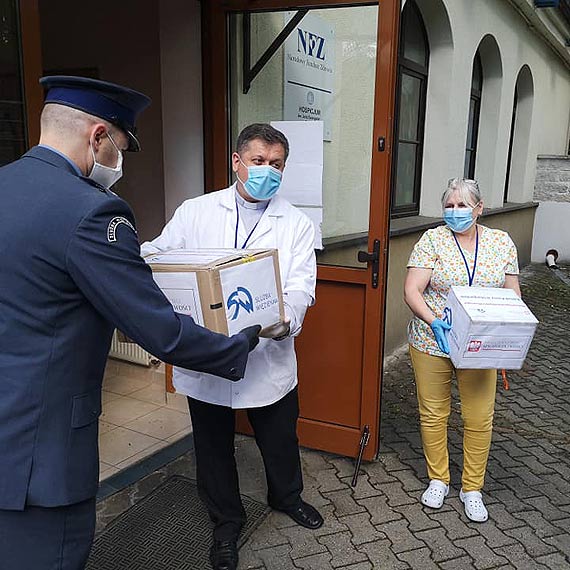 Szczeci�ska S�u�ba Wi�zienna przekaza�a maseczki ochronne dla Hospicjum �w. Jana Ewangelisty w Szczecinie