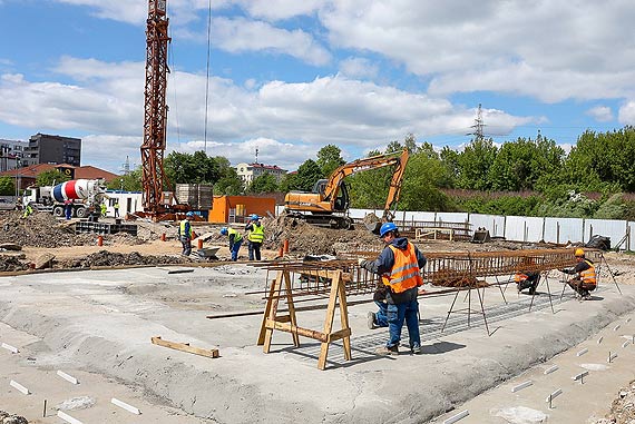 Prace id� pe�n� par�. Trwa budowa stacji pogotowia ratunkowego przy ul. Du�skiej