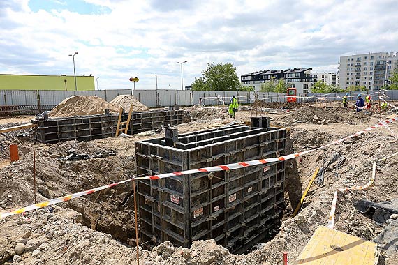 Prace id� pe�n� par�. Trwa budowa stacji pogotowia ratunkowego przy ul. Du�skiej